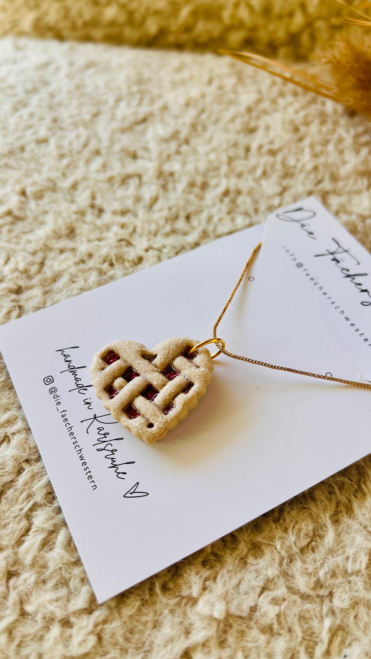 Holiday Season 🎄 | Linzertorte Halskette