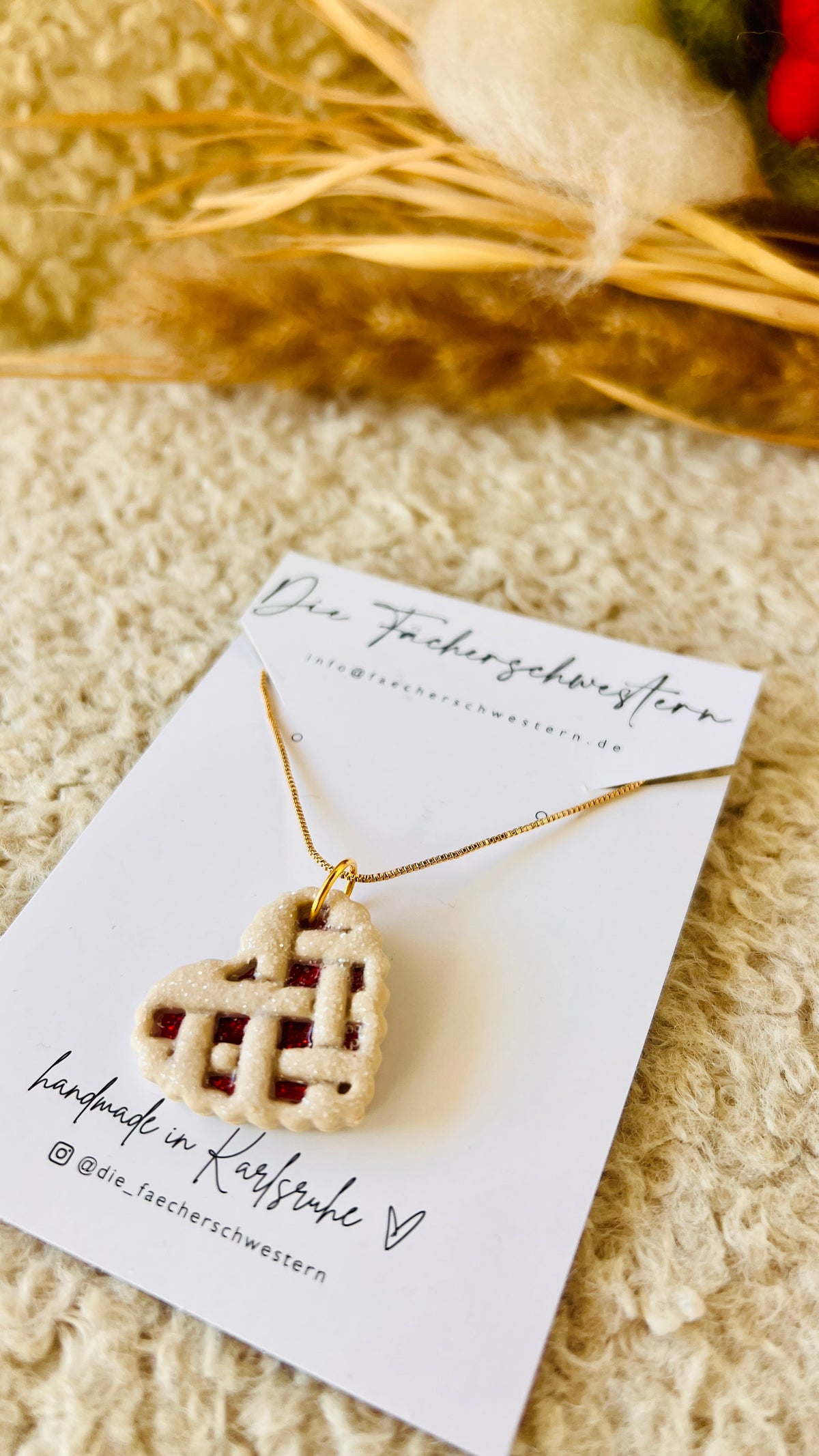 Holiday Season 🎄 | Linzertorte Halskette
