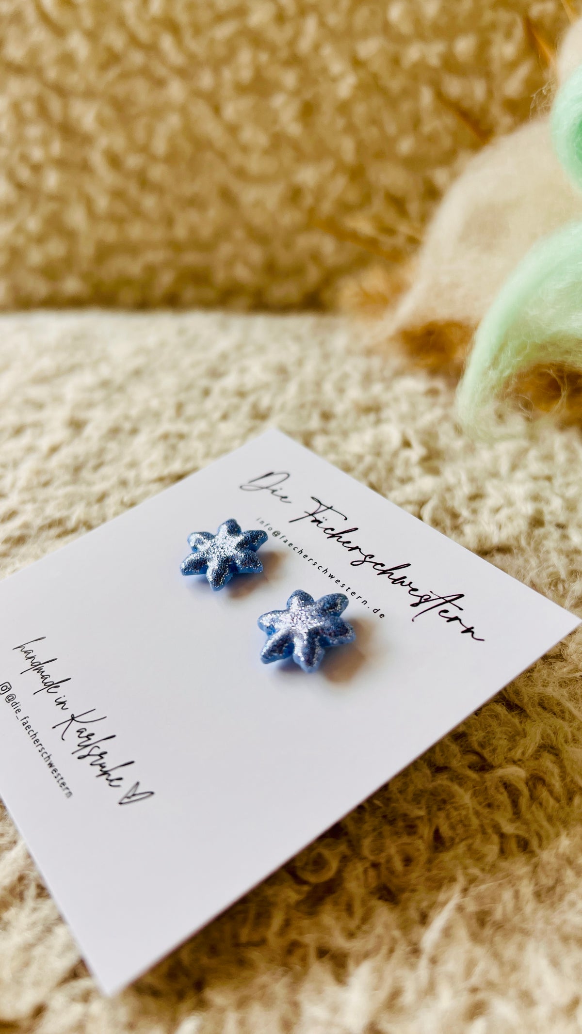 Holiday Season 🎄 | Schneeflocken- Ohrstecker eisblau