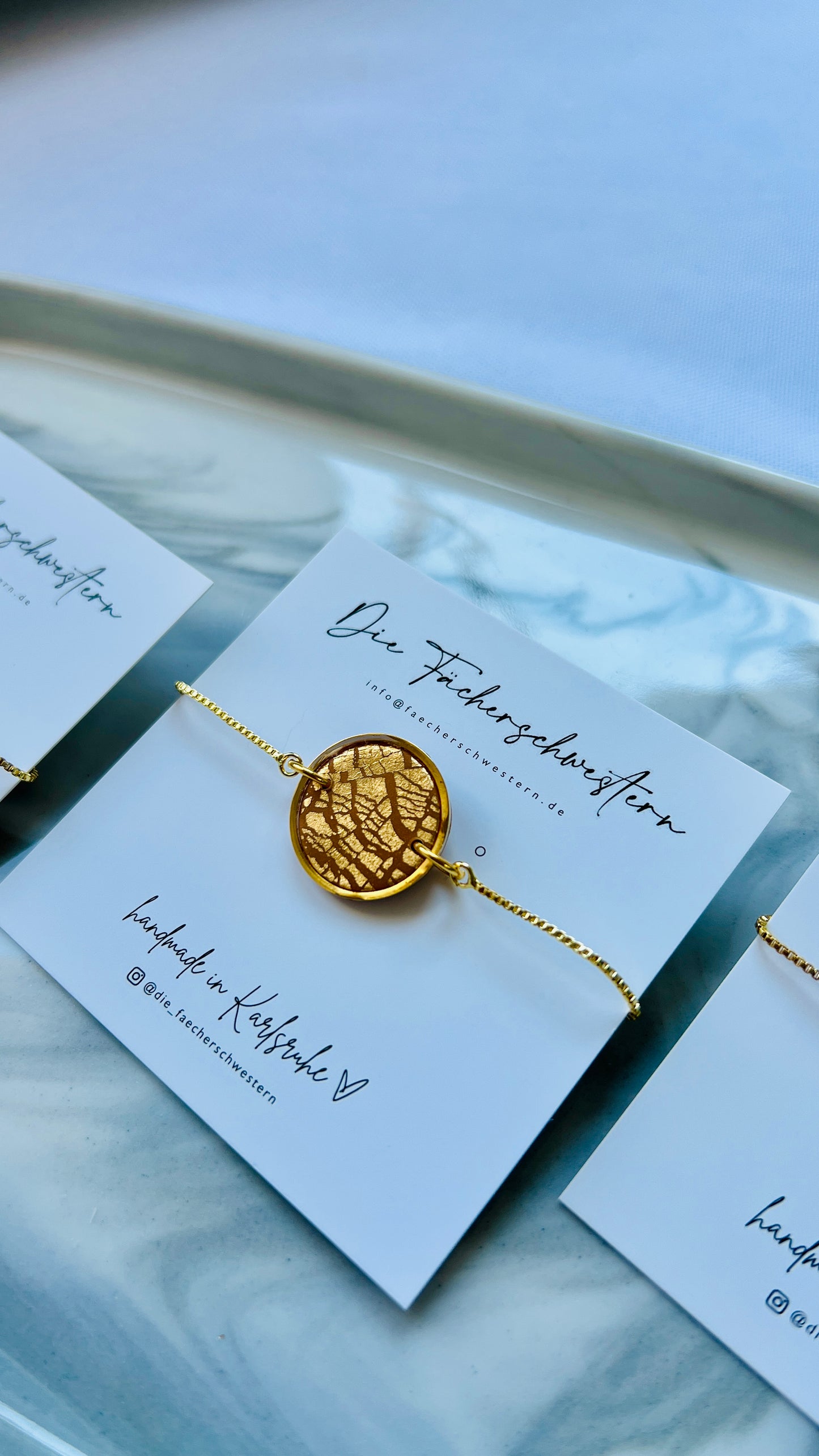 Armband mit Goldeffekt (versch. Farben)