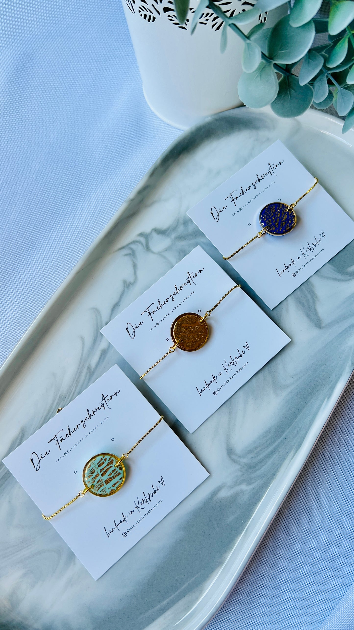 Armband mit Goldeffekt (versch. Farben)
