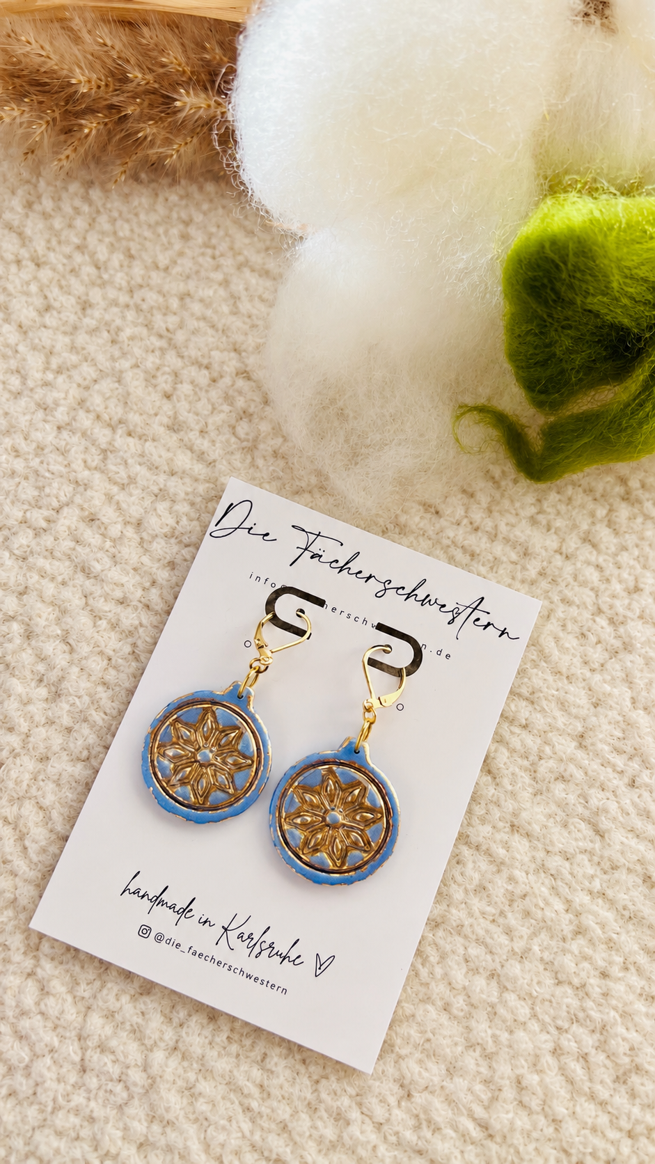Holiday Season 🎄 | Christbaumkugel Ohrhänger (blau)