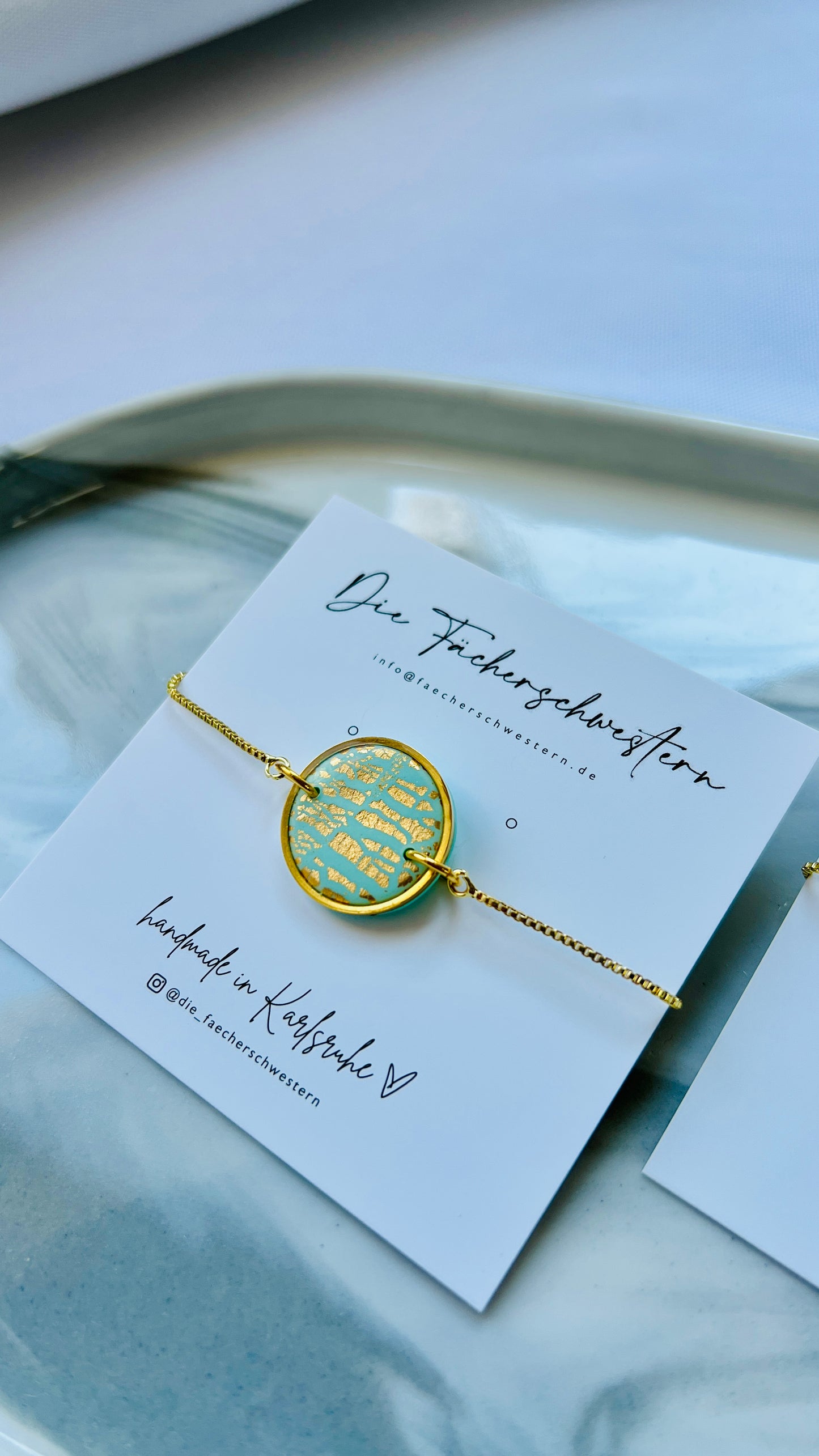 Armband mit Goldeffekt (versch. Farben)