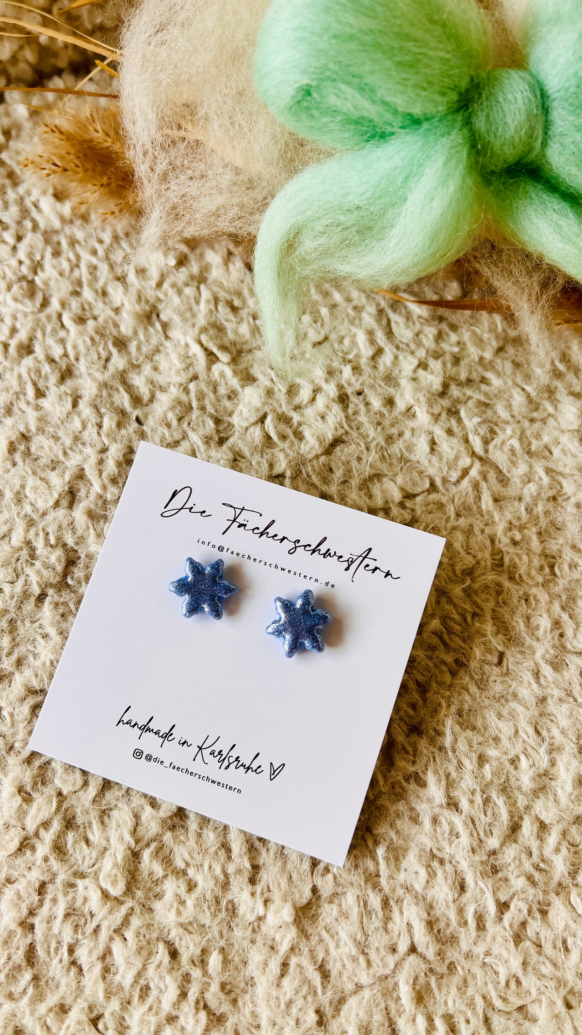 Holiday Season 🎄 | Schneeflocken- Ohrstecker eisblau